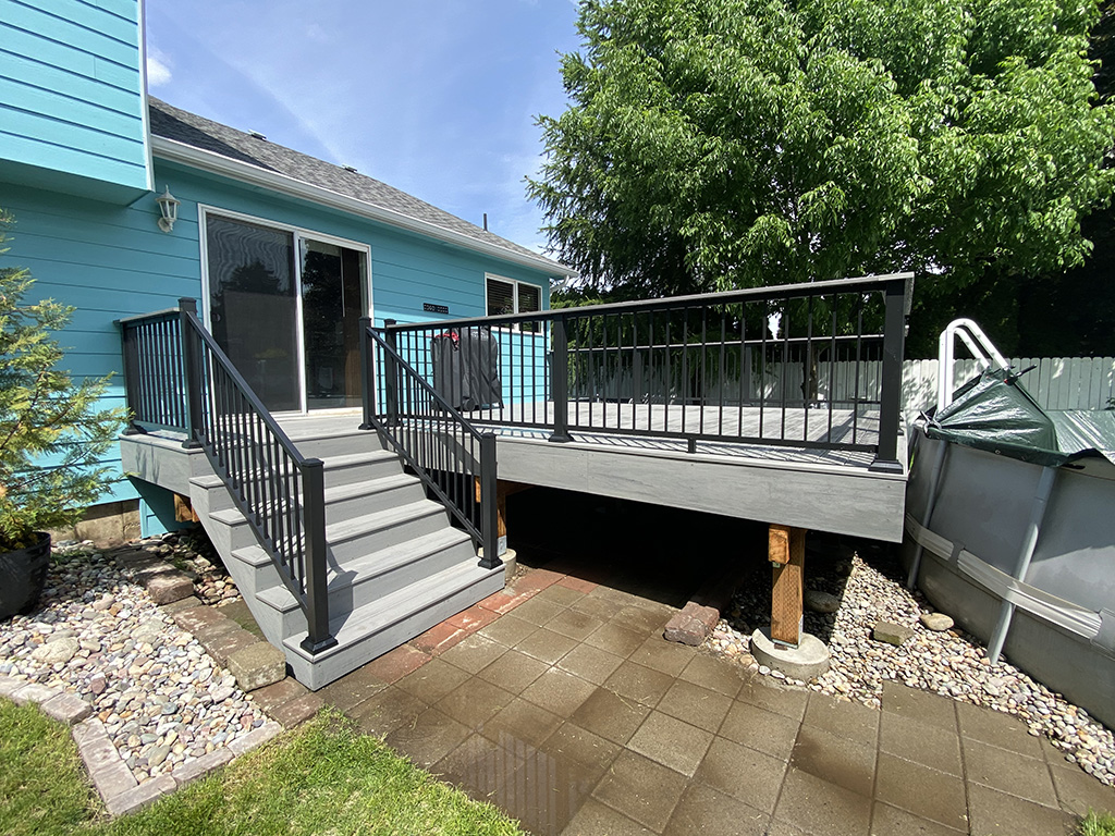 Deck with handrail