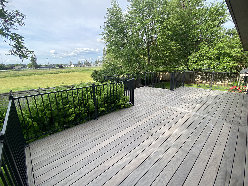 Deck with handrail