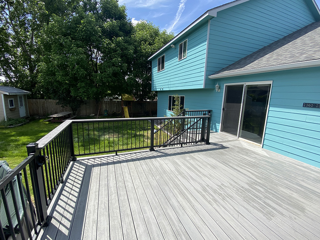 Deck with handrail